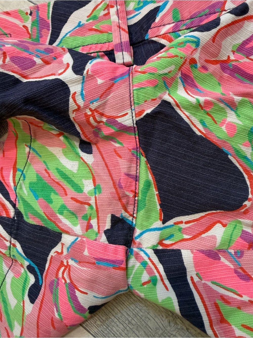 Lilly Pulitzer Pink, Navy & Green Tropical Print Callahan Shorts “In the Vias” - Picture 7 of 7